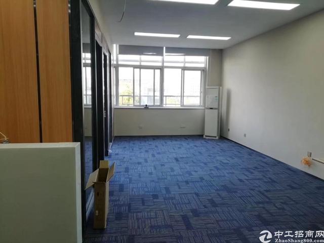 光谷北路地铁站，精装修带隔间，房型方正，行业不限4