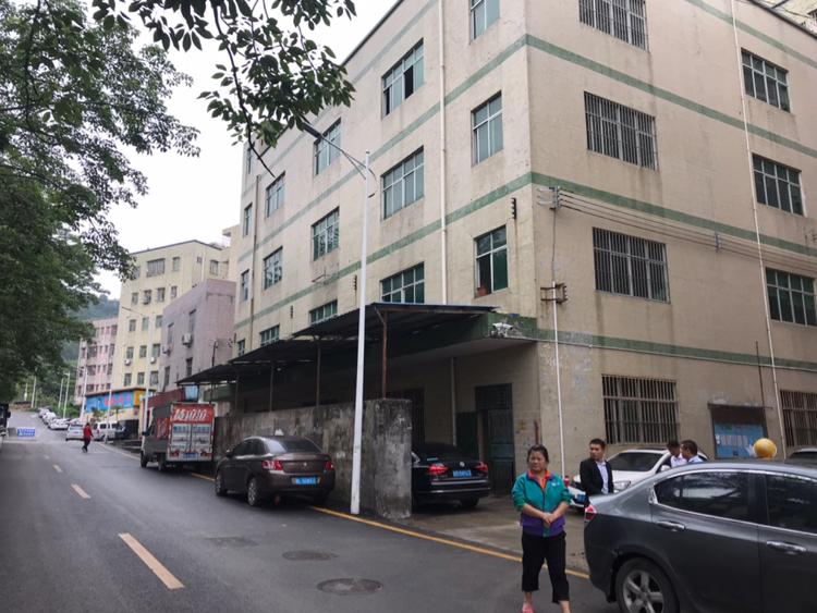 龙岗爱联嶂背创业四路整栋厂房出租2400平方