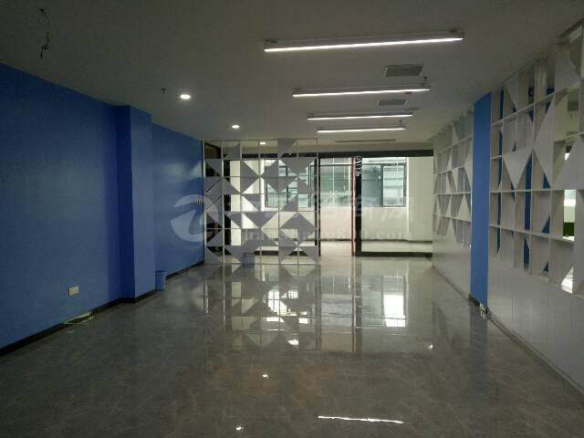 福永桥头中心业主直精装办公室146平、拎包入住5