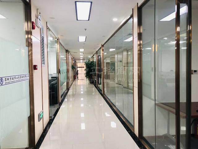 黄埔东区香雪地铁口。精装办公室176~1390平，大小可分1
