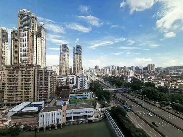 深圳市新出写字楼70年产权。2