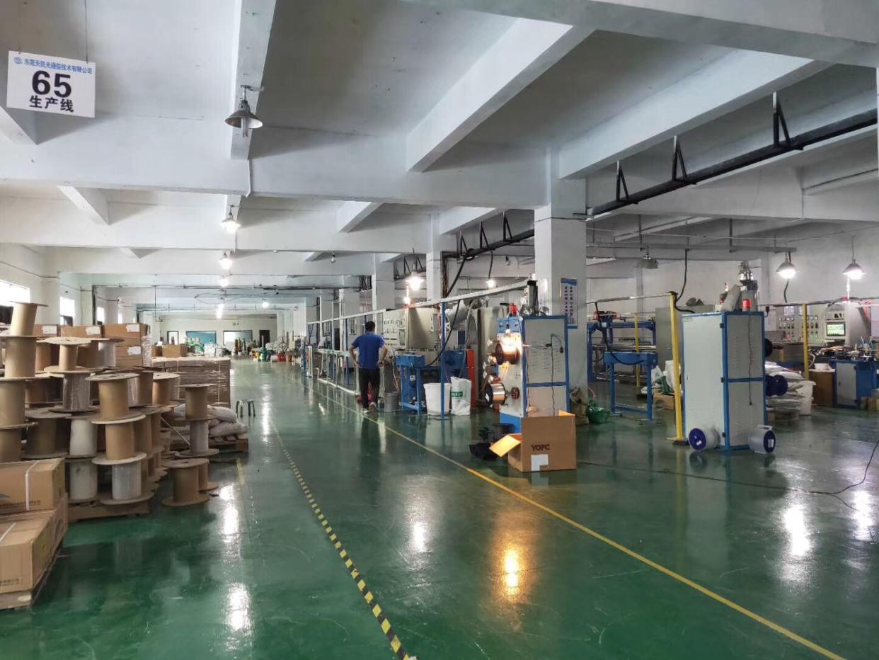 谢岗镇原房东厂房出租,2000平方三楼现成办公室地评漆