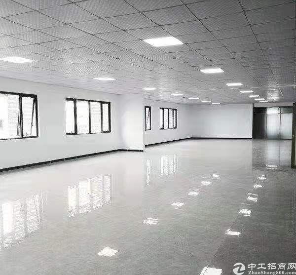 越秀区五羊邨地铁站附近200m²至334m²高端写字楼出租1