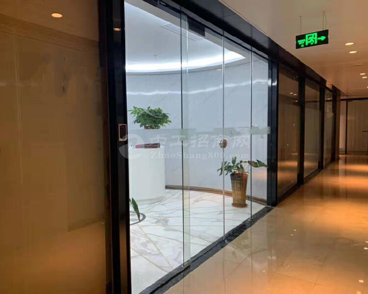 一手业主出租龙岗珠江广场355平豪华装修带家私办公室