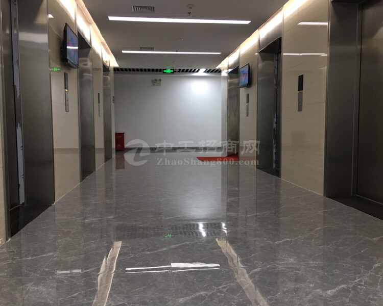 龙岗爱联地铁站精装办公室，35平米起租，精装修，可注册公司