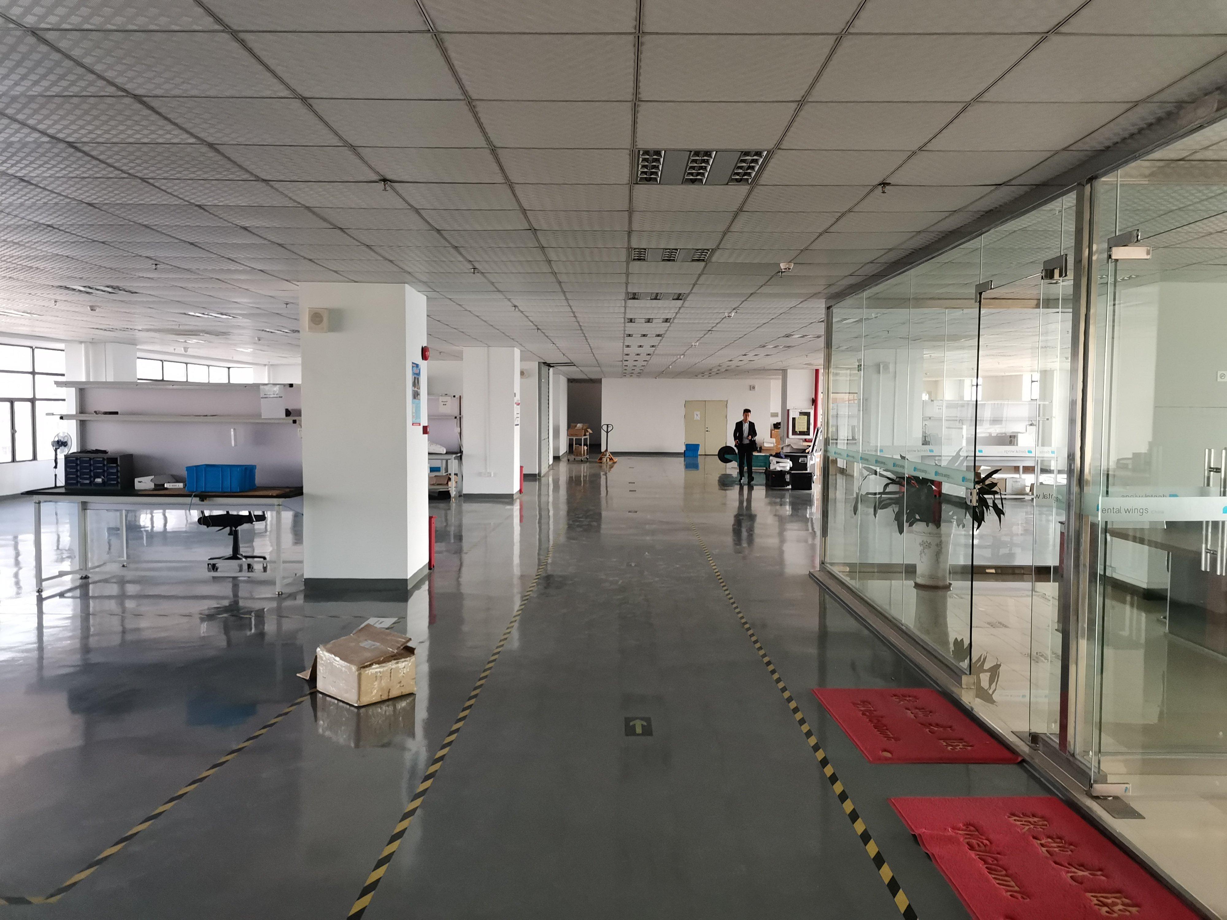 福永镇宝安大道地铁口办公厂房实际面积1600平方带装修出租