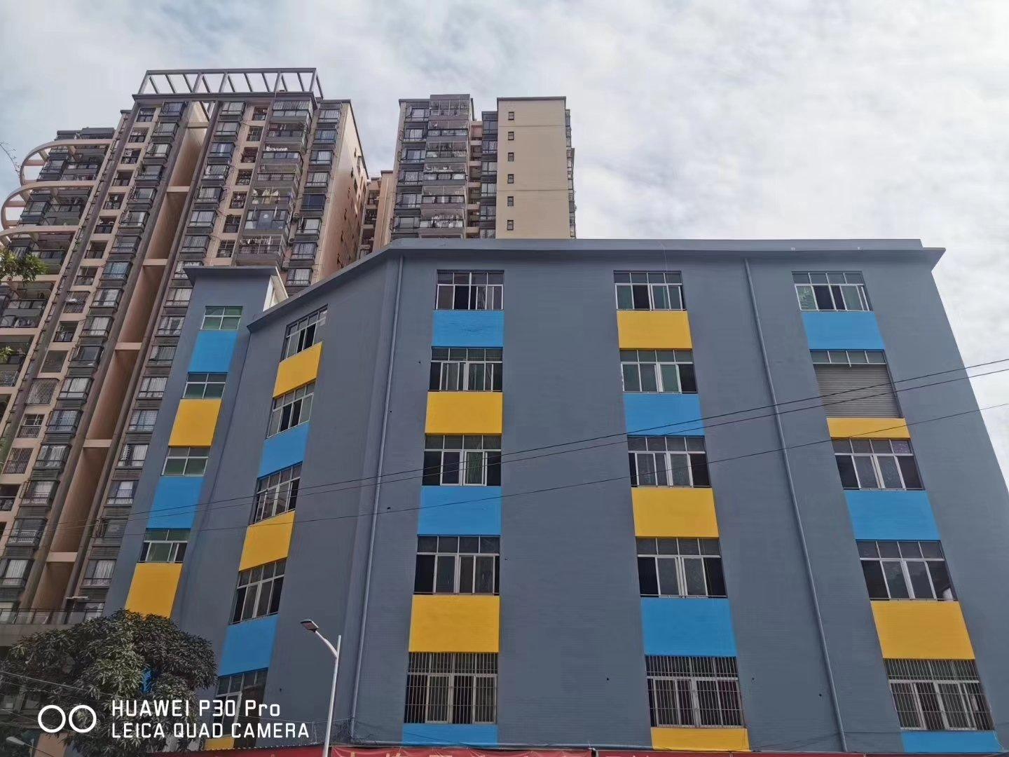 西乡固戍一路置富广场厂房特价35元可分租320㎡360㎡