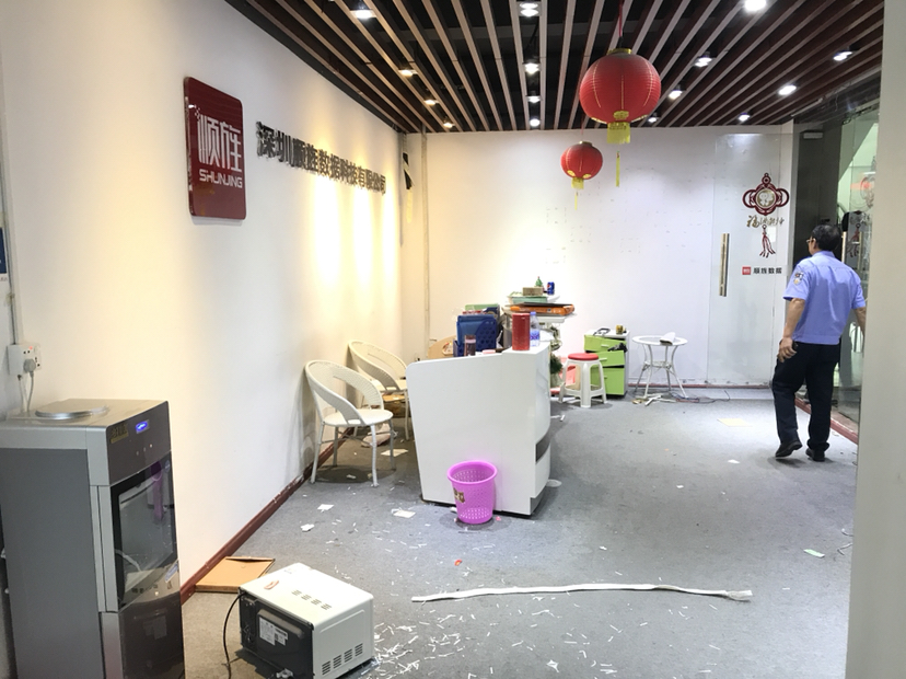 龙华清湖新出园区办公室出租1800平方米带现程装修，价格实惠