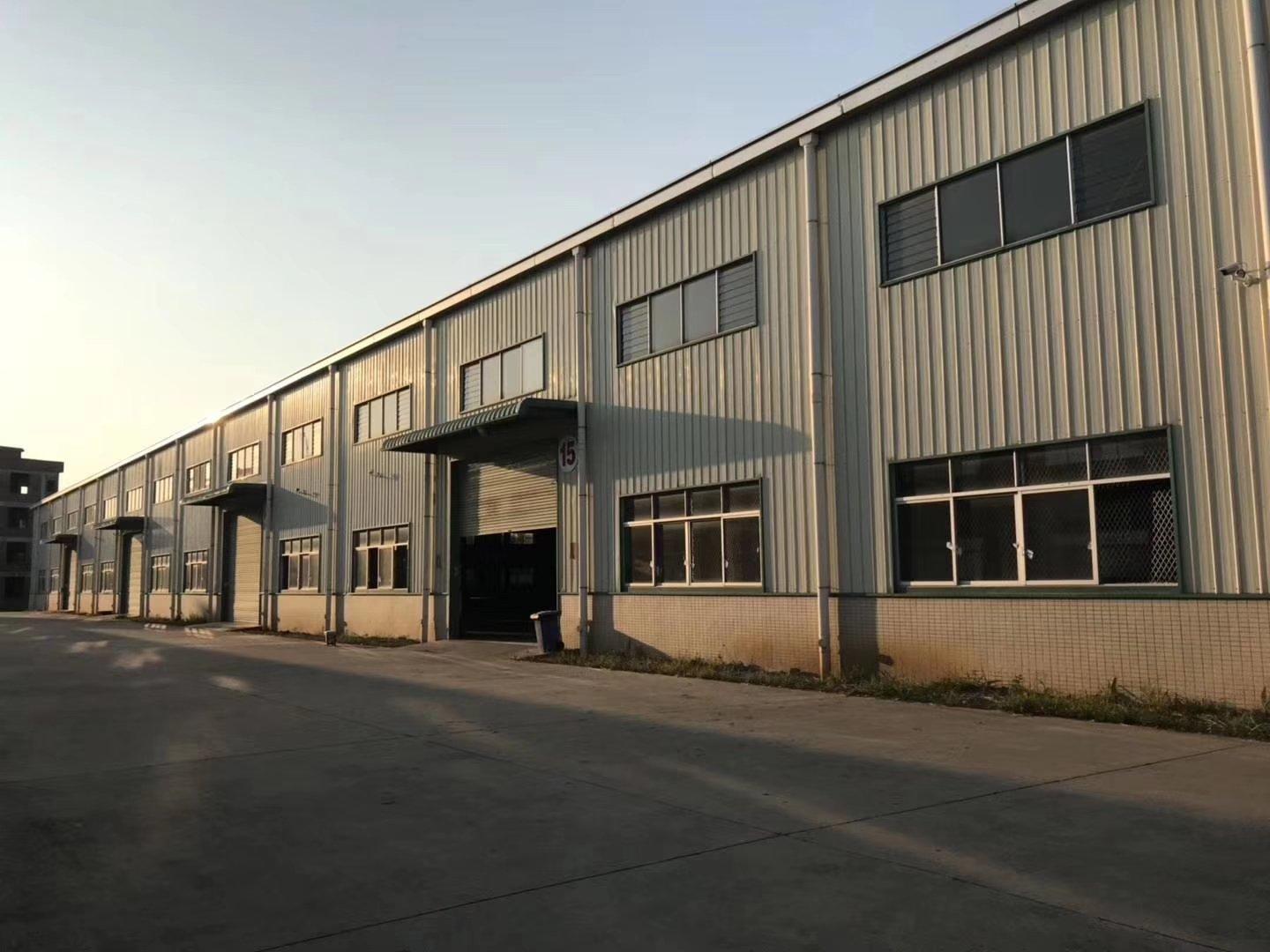 番禺化龙工业园现有单一层厂房5640平方米,办公楼902平方