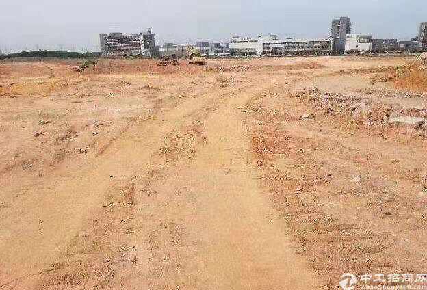 门口双向8车道空地1100亩大小可以分租周围工业气氛浓厚1