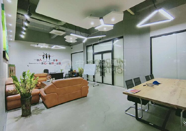 龙华清湖地铁站新出园区精装修办公室出租1388平方米家私齐全5