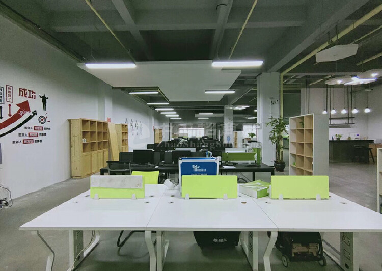 龙华清湖地铁站新出园区精装修办公室出租1388平方米家私齐全8