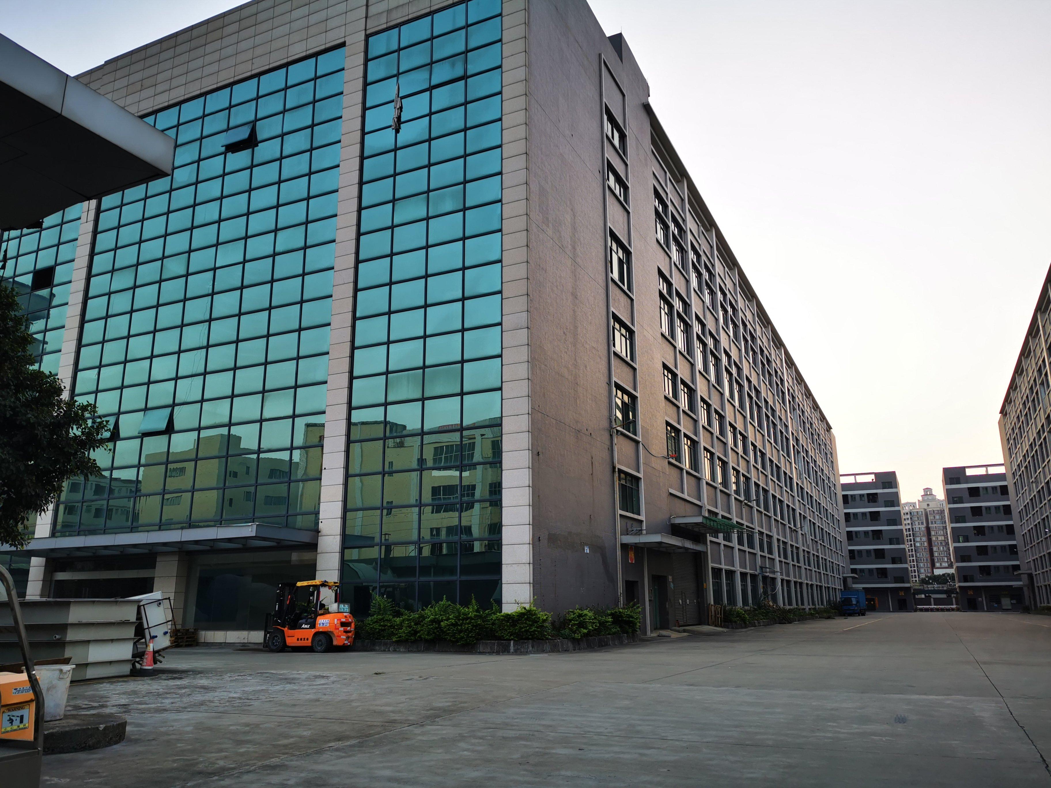 傅永和开发区玻璃幕墙标准厂房两万方出租