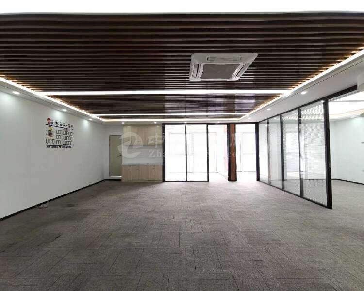 深圳龙岗地铁3号线横岗地铁站200米新出精装修写字楼252平
