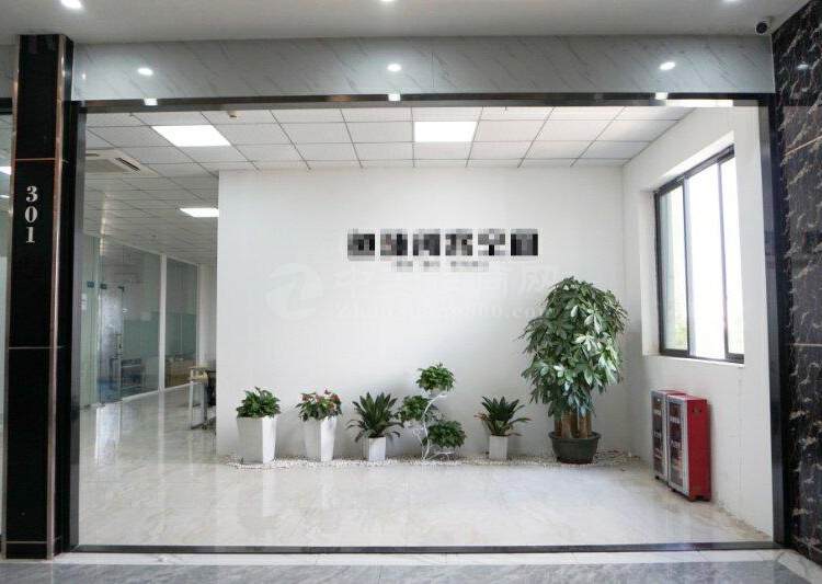 广州黄埔鱼珠地铁口282平精装带家私办公室出租可注册拎包办公
