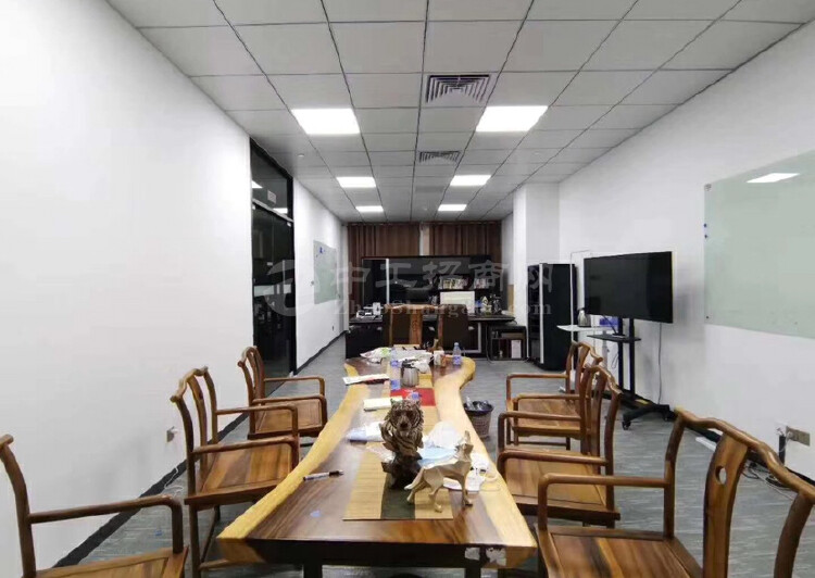 龙华清湖的地铁站新空出精装修办公室1330平方米出租高使用率2