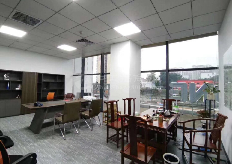 龙华清湖的地铁站新空出精装修办公室1330平方米出租高使用率5