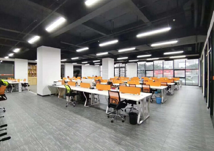龙华清湖的地铁站新空出精装修办公室1330平方米出租高使用率8