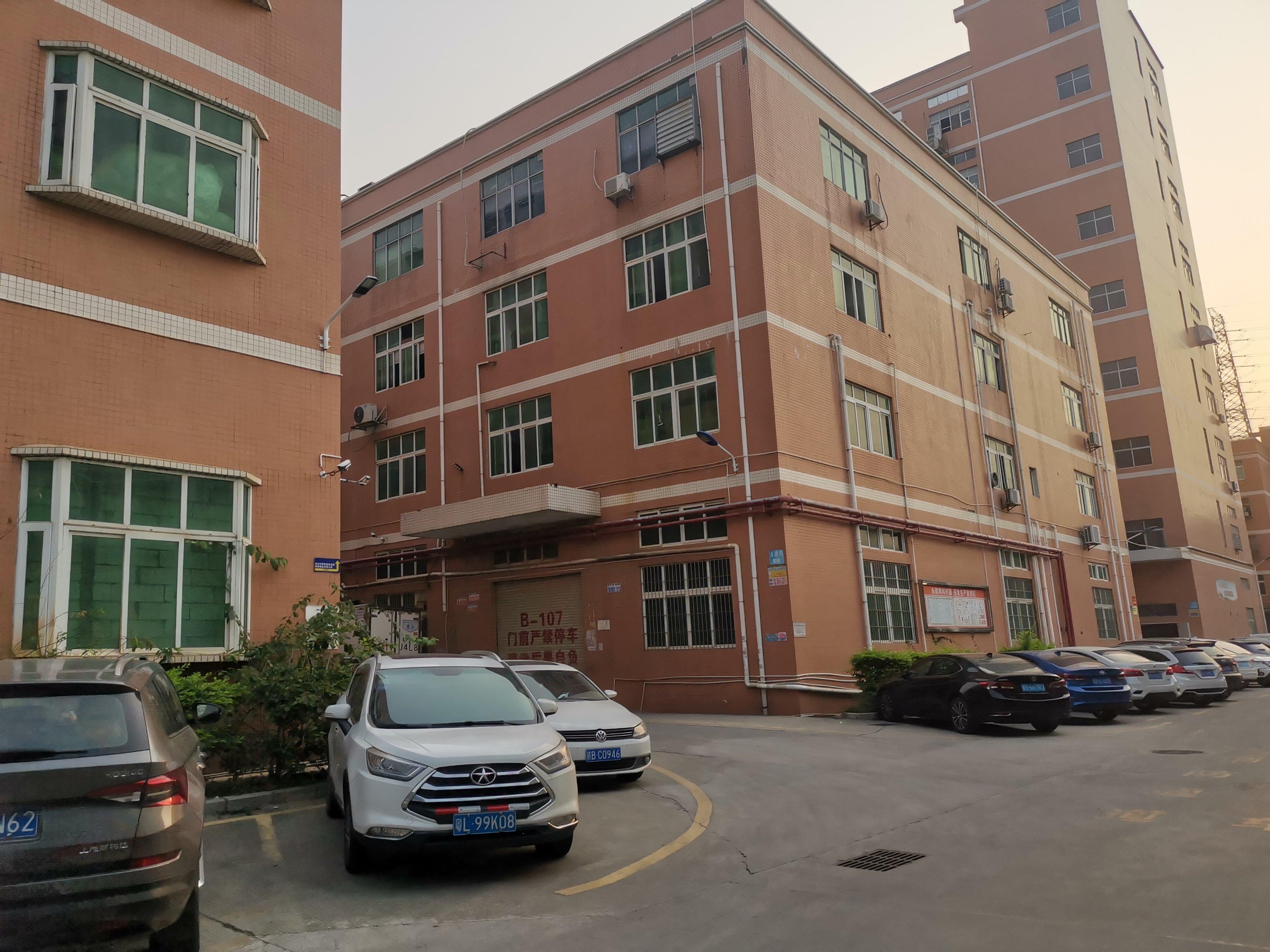 松岗燕川大型工业园楼上整层3100平方带精装修合同五年到十年