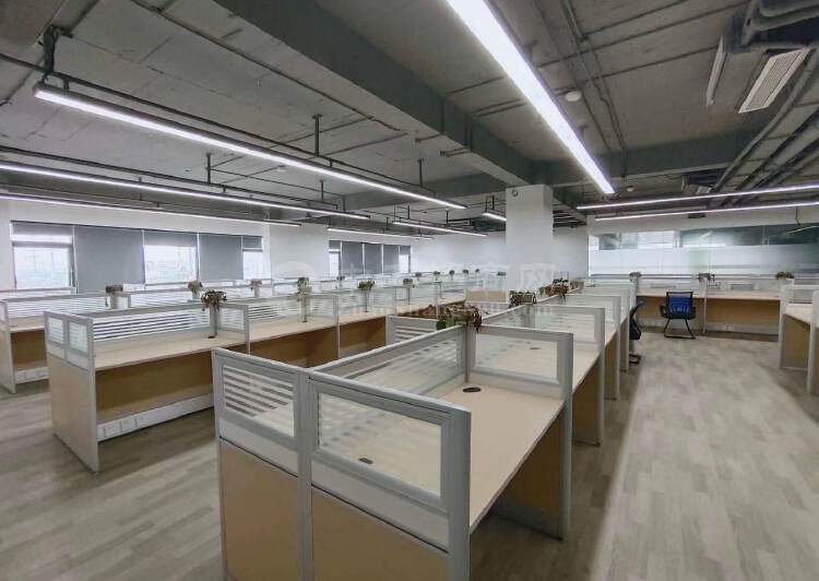 黄埔经济开发区新出楼上带豪华装修办公室4380平方出租4