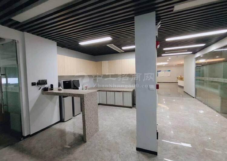 黄埔经济开发区新出楼上带豪华装修办公室4380平方出租3