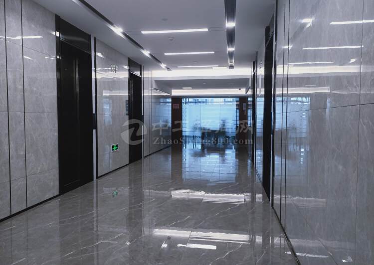 深圳北站附近新出212平精装办公室招租，户型方正彩光充足6