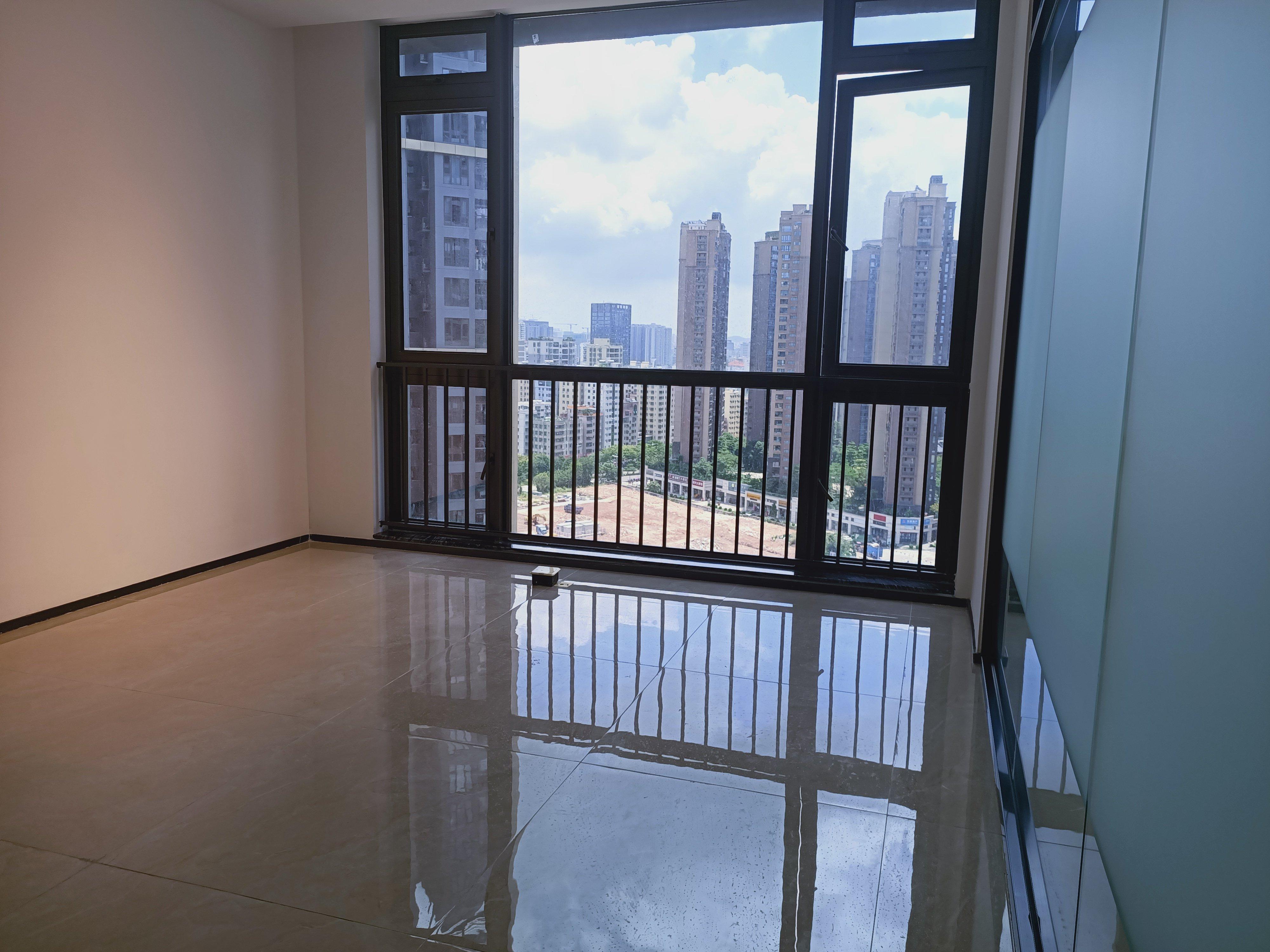 深圳北站附近新出212平精装办公室招租，户型方正彩光充足