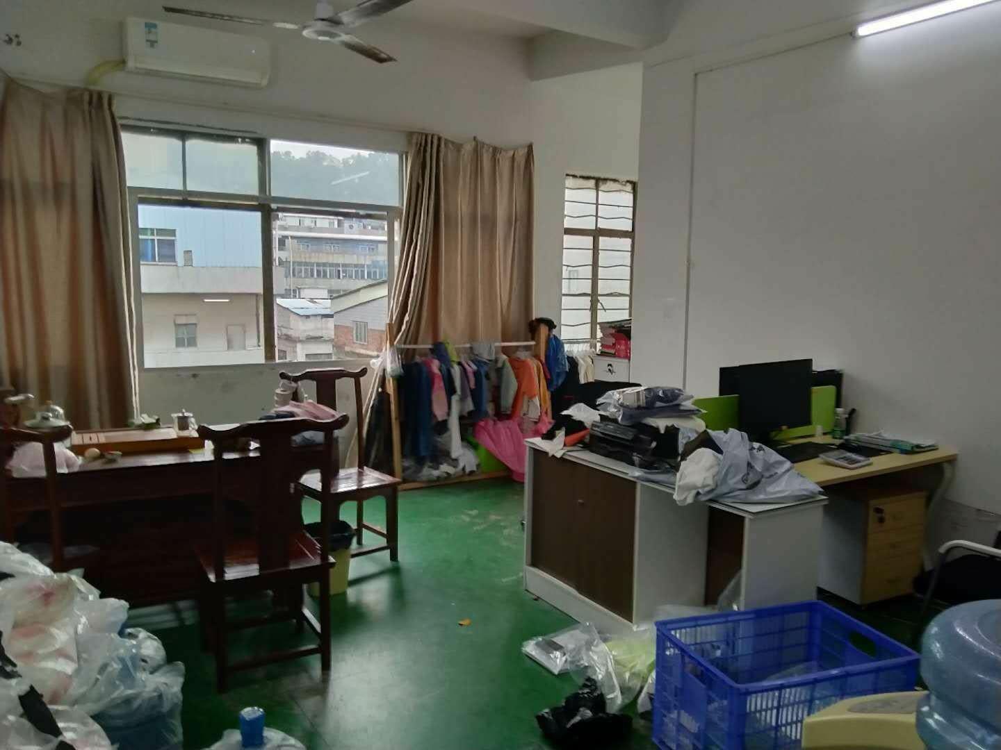 虎门镇口1400平方现成制衣厂出租,现成办公室