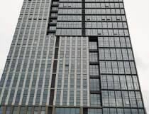 横岗地铁口层高6米红本写字楼88平方起租，增免租期一个月！