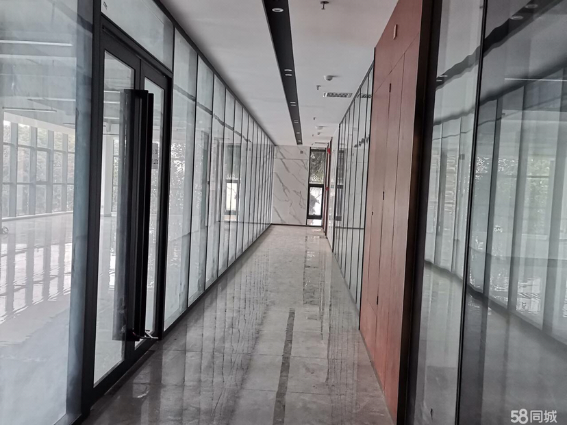 出租！福永地铁口，落地窗精装商务风，办公室124平2加1户型