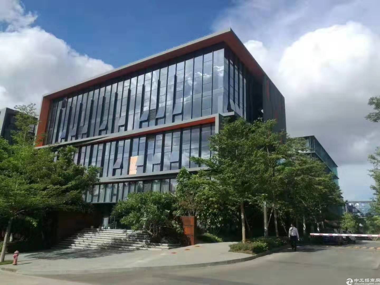 龙岗企业总部全新花园式小独栋办公楼1600平米3层