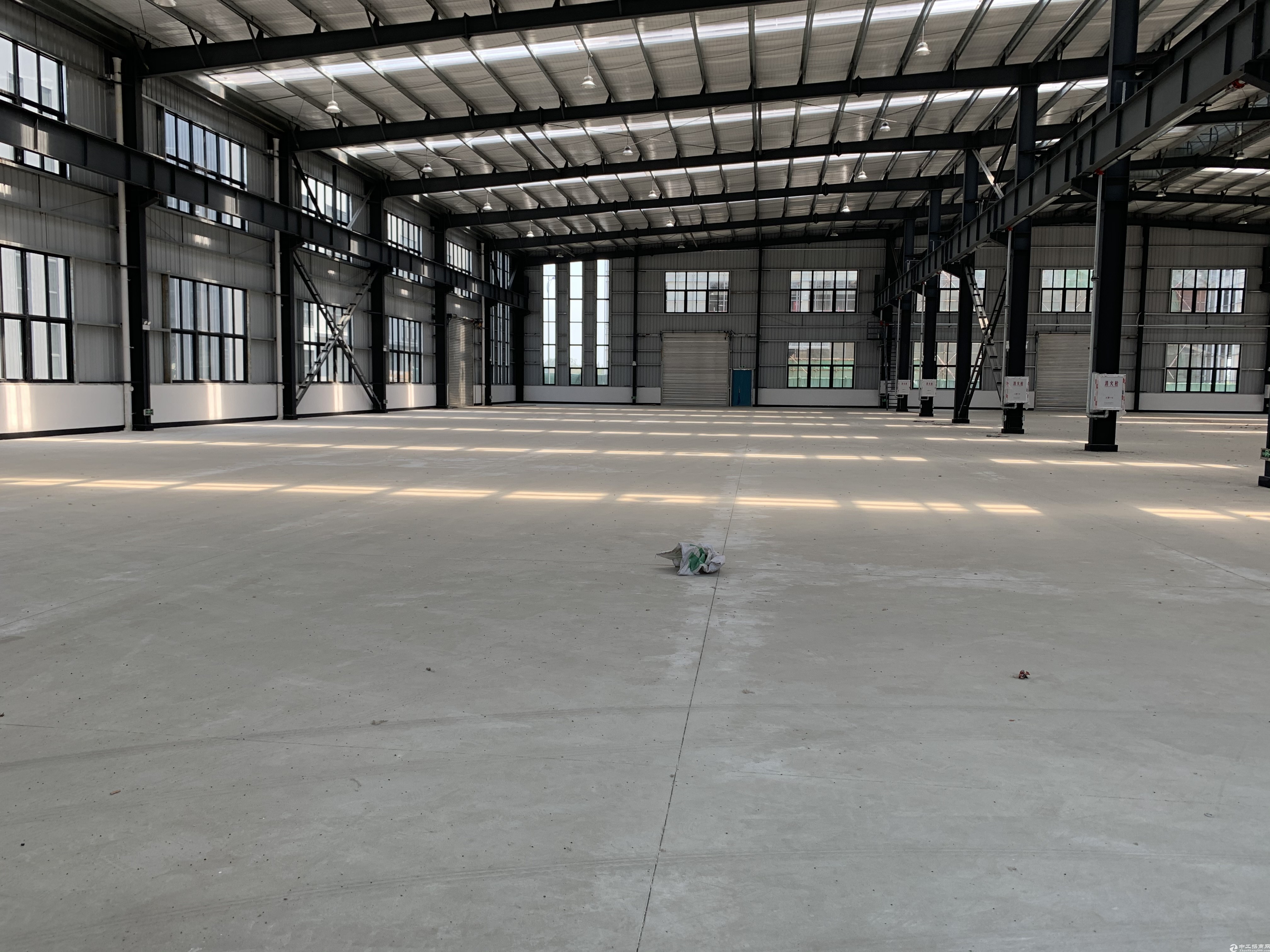 【出租】新都区石板滩工业园区标准厂房5000平可分租