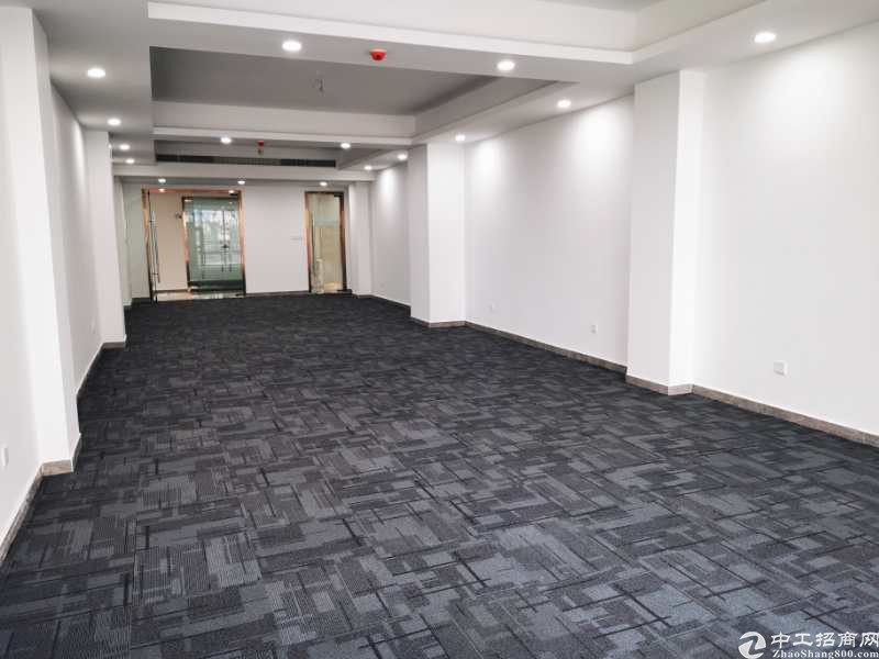 广州北站地铁口创意园305平方办公室出租户型方正定制装修