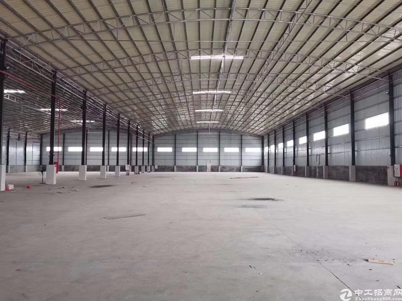 厚街新出一楼3000平米厂房可做仓库空地超大，高度有7米