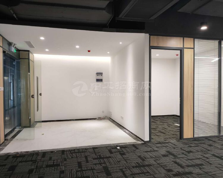 光明凤凰城地铁站红本甲级豪华装修办公室140平起中央空调