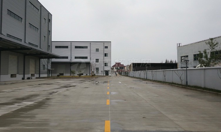 青浦丙二类仓库，可做厂房，9100平米总面积、交通便利.