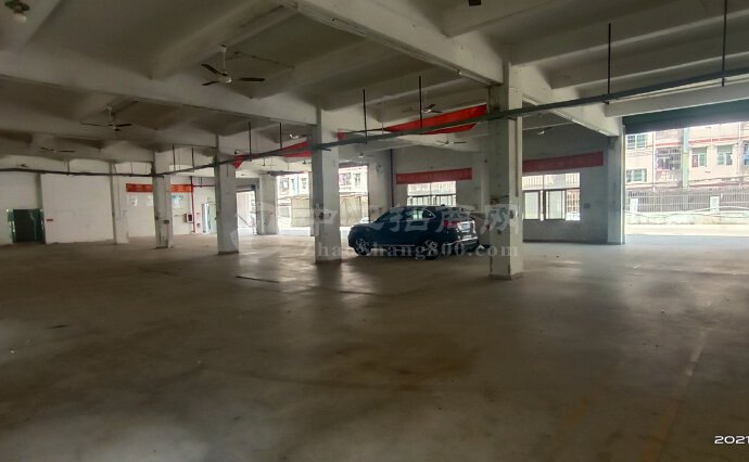 龙岗嶂背工业区新出一楼1300平方厂房招租，高度5米，可分租