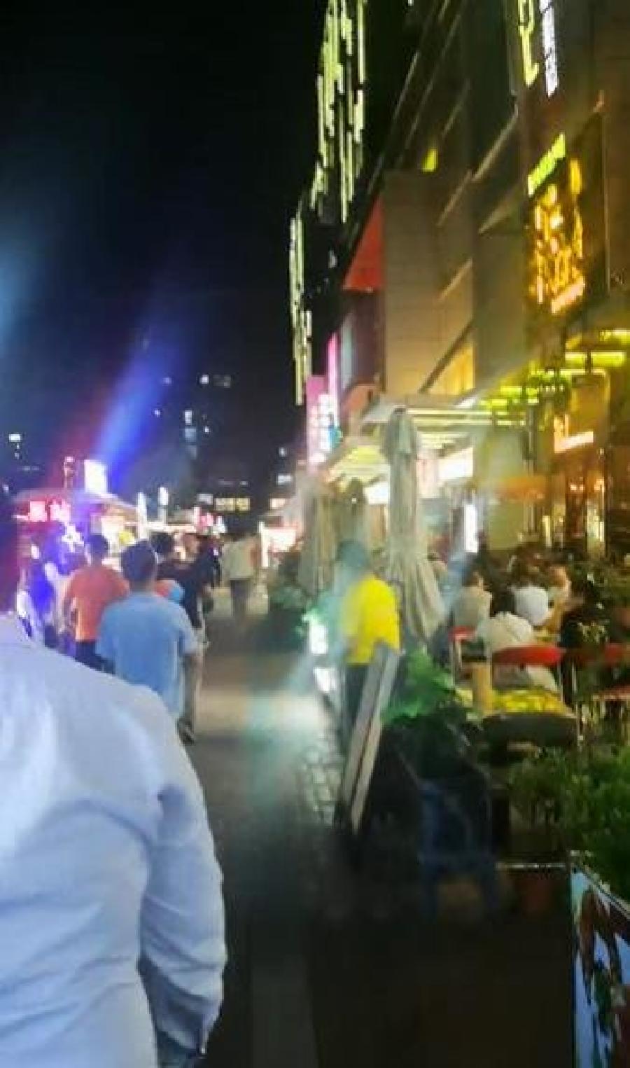 宝安福永大型商场步行街网红花车后一台车手慢无6