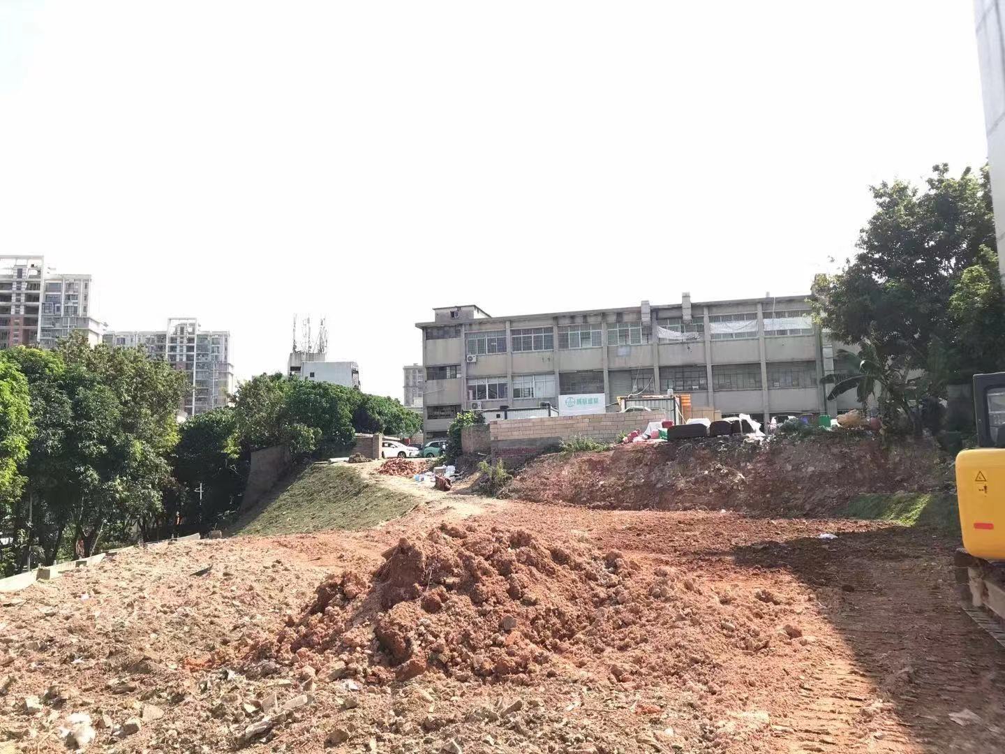 龙华街道工业路空地约2000平出租，可放建筑材料停车等3