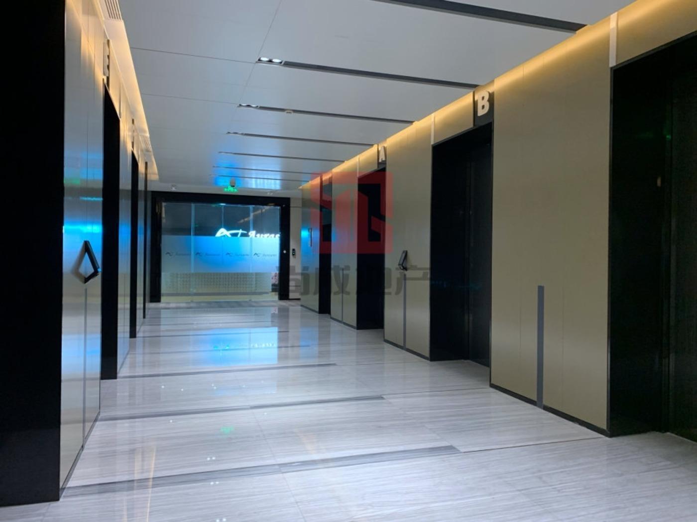 张江新地标高端办公室，320平米精装带家具，高层双面采光