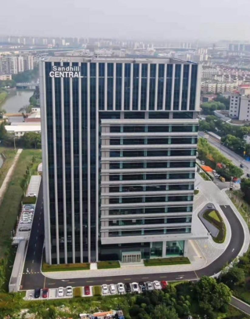 张江新地标高端办公室，320平米精装带家具，高层双面采光