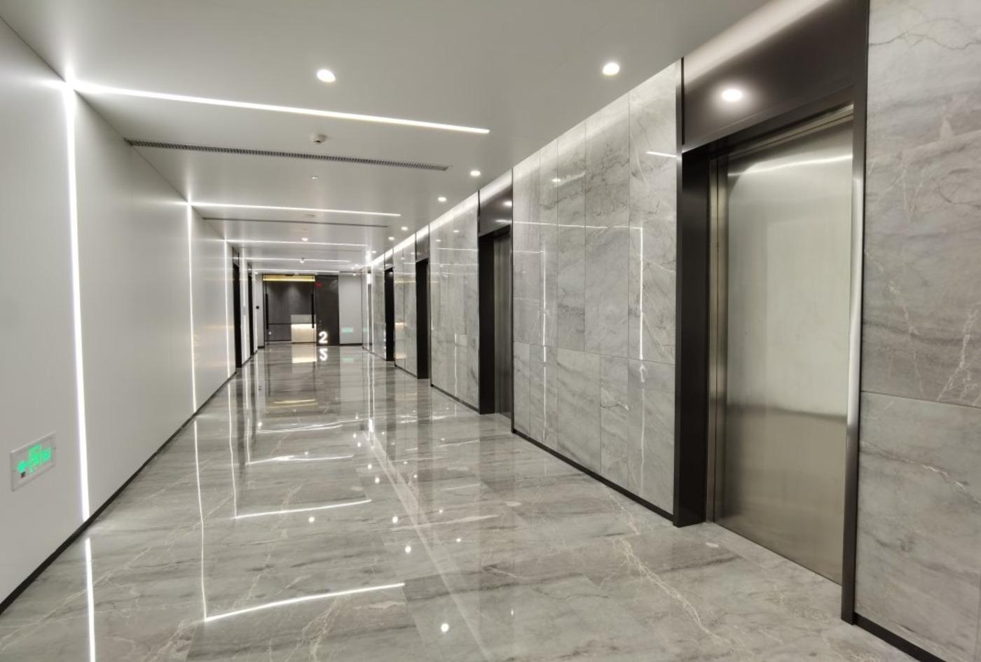 陆家嘴地铁口国家开发，上海证券旁上海国际大厦精装正对电梯口