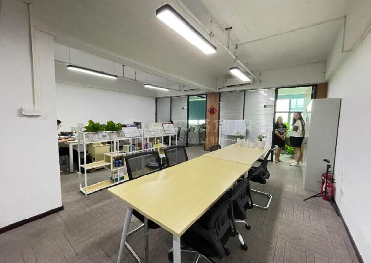 开发商西丽云谷二期150平小户型办公室出租，60一平。5