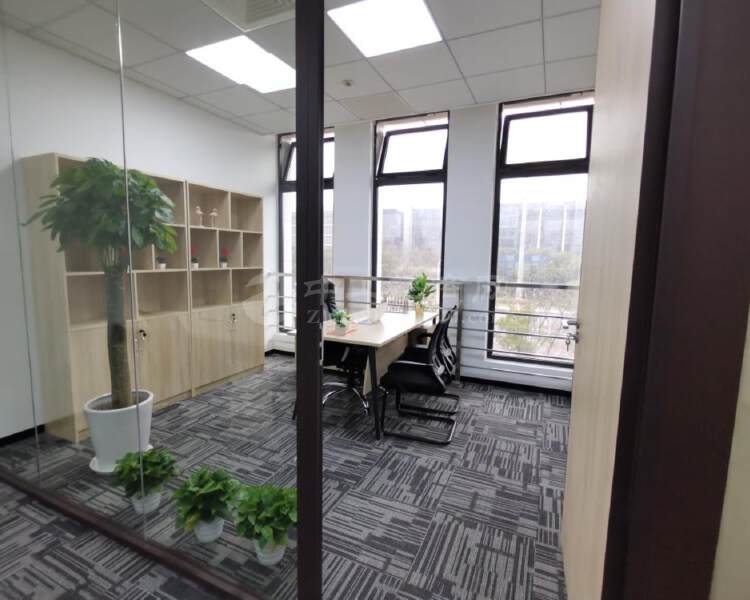 张江蓝光科技园90平办公室可注册家具齐全行业不限