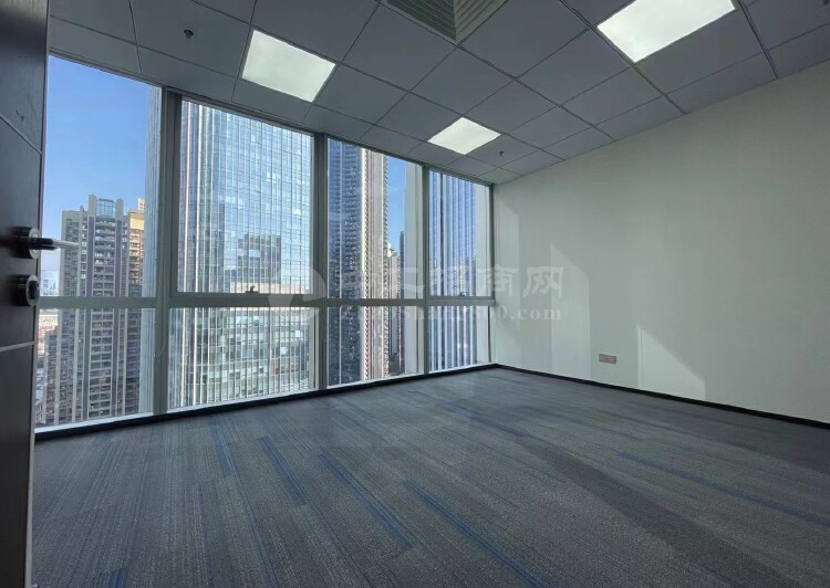 科技园大冲商务中心全新装修801平4+2格局电梯口办公室出租5