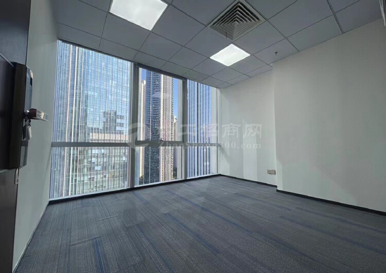 科技园大冲商务中心全新装修801平4+2格局电梯口办公室出租2