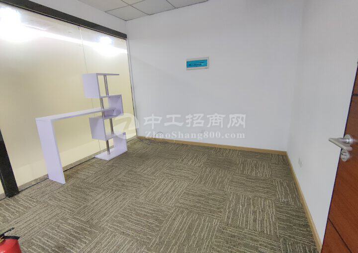 光明凤凰城地铁口精装200平至300平办公室2加1格局带隔间