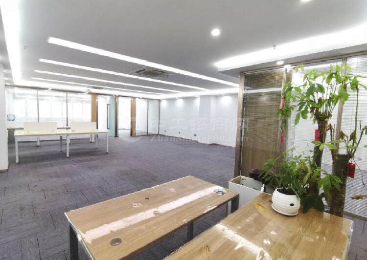 石岩官田地铁口精装办公室45平至680平写字楼出租拎包入6