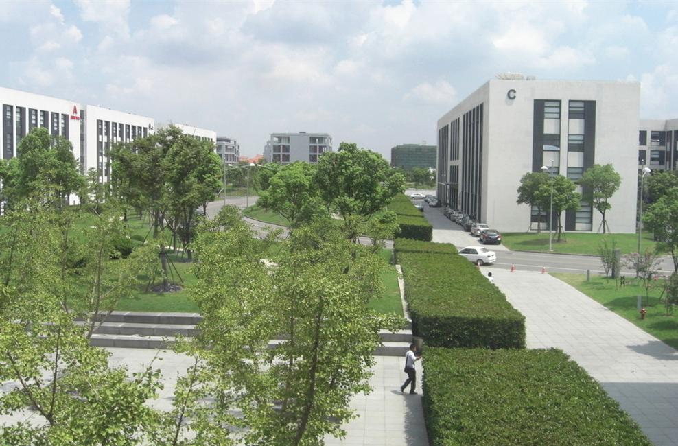 8号线浦江花园式办公环境1834㎡平整层。可环评，业主直租