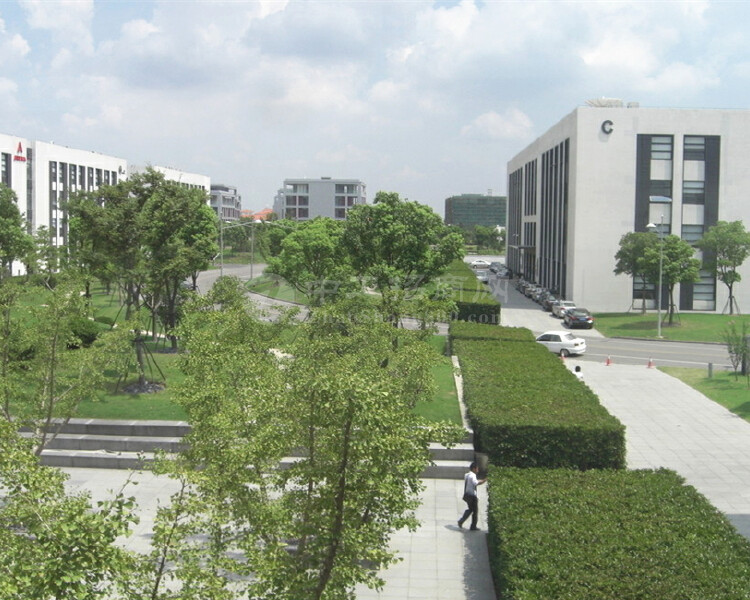 8号线浦江花园式办公环境1834㎡平整层。可环评，业主直租
